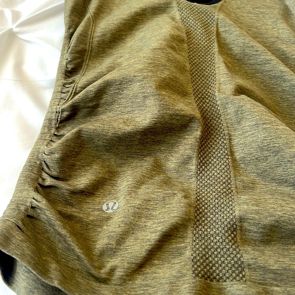 Lululemon 🍋 army green top - Picture 3 of 6